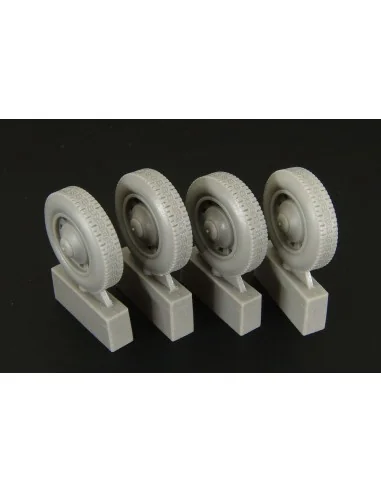 Citroen 11CV wheels, 1/35 - Hauler HLU35020