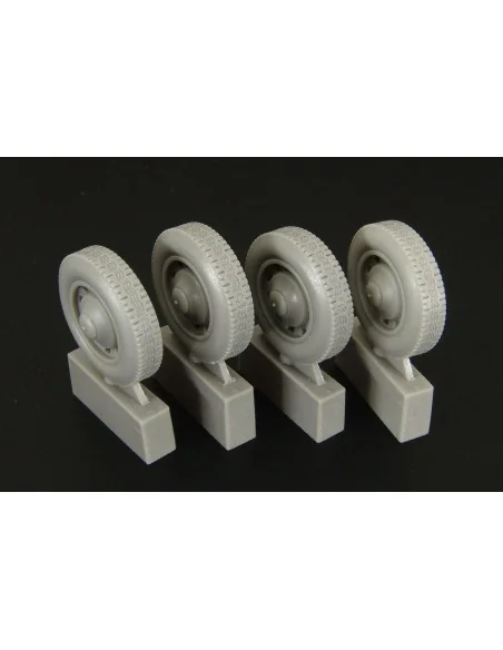 Citroen 11CV wheels, 1/35 - Hauler HLU35020
