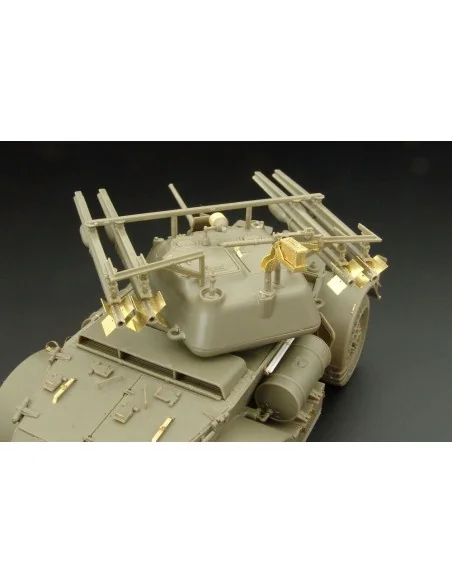 T17E1 Staghound Mk I w 60LB Rocket Launch, 1/35 - Hauler HLU35056