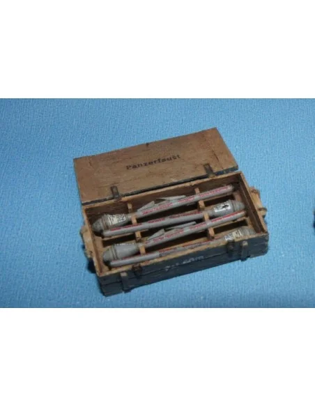 Panzerfaust with box 2sets, 1/35 - Hauler HLU35075