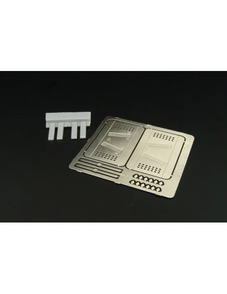 Ukraine police shield (2pcs), 1/35 - Hauler HLU35088