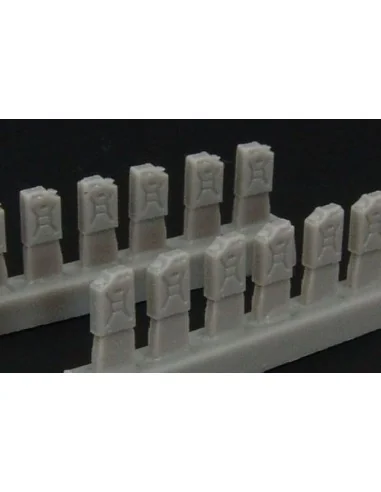 Modern fuel cans, 1/144 - Brengun BRL144011