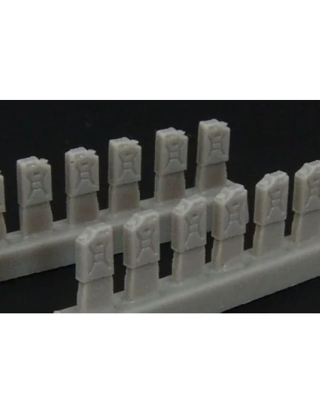 Modern fuel cans, 1/144 - Brengun BRL144011
