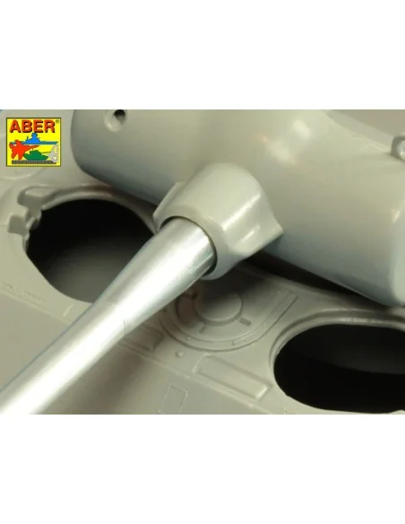U.S 90 mm M3 barrel with thread protector for tank destroyer M36B1,...
