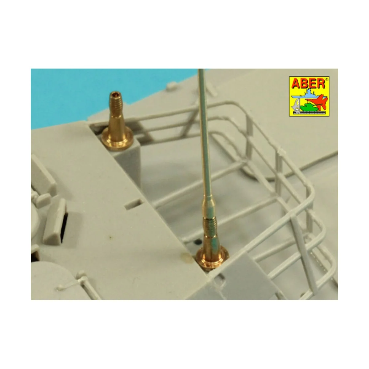 Set of 2 NATO antennas with mount bases - Aber Models R-44