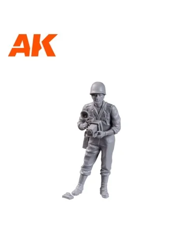 Photographers (DIFFERENT ERAS) 1/35., 1/35 - AK Interactive AK35015