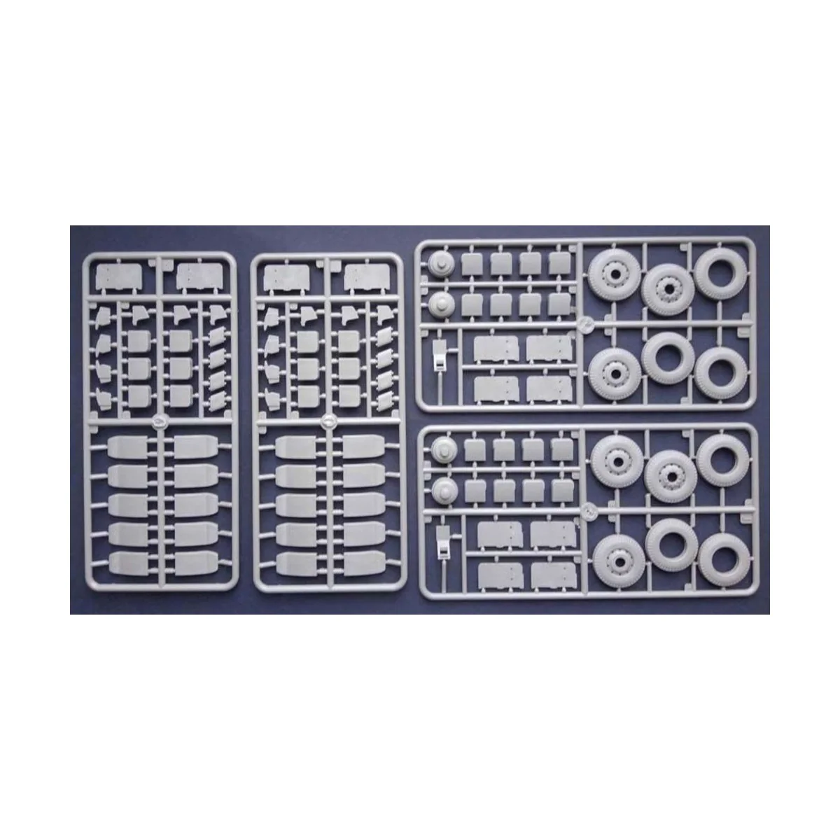 1947 PD-3701 Silverside Bus - Roden 816