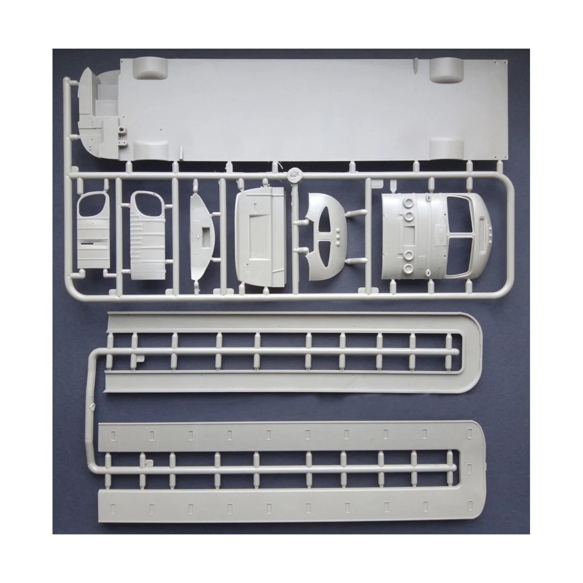 1947 PD-3701 Silverside Bus - Roden 816