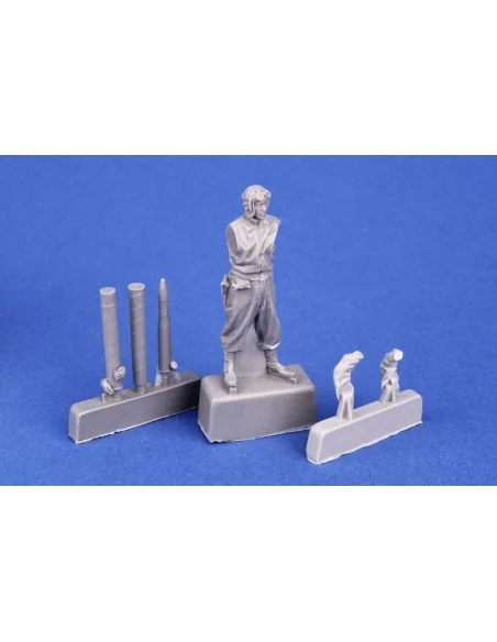 [NO_DESC] M36 Tank Destroyer Loader, 1/35 - CMK 129-F35410