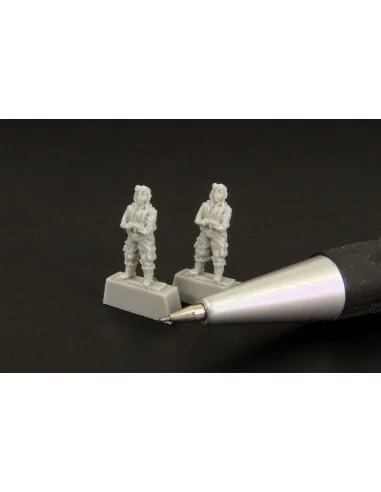 Japanese pilot WWII -(two pieces), 1/144 - Brengun BRL144080