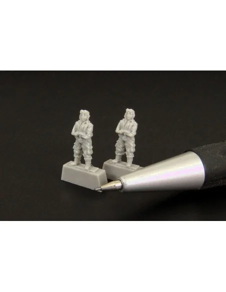 [NO_DESC] Japanese pilot WWII -(two pieces), 1/144 - Brengun BRL144080