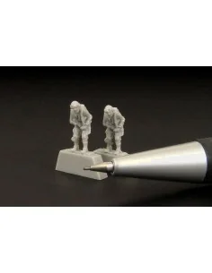 German pilot WWII (two pieces), 1/144 - Brengun BRL144081