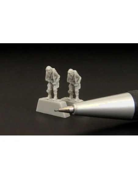 [NO_DESC] German pilot WWII (two pieces), 1/144 - Brengun BRL144081