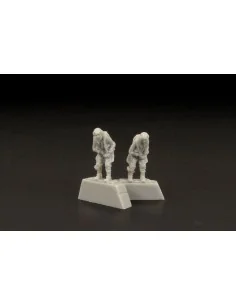 German pilot WWII (two pieces), 1/144 - Brengun BRL144081 2