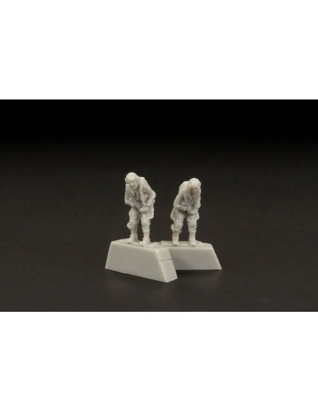 German pilot WWII (two pieces), 1/144 - Brengun BRL144081