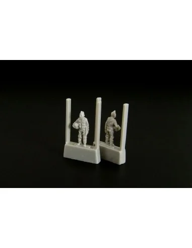 U S modern pilot (2 pcs ), 1/144 - Brengun BRL144082