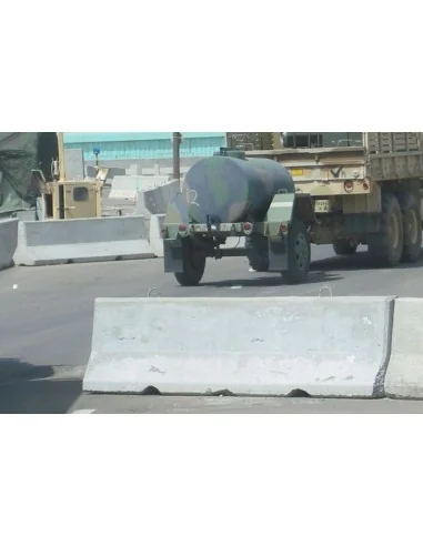 [NO_DESC] Modern concrete road barriers, 1/72 - Brengun BRL72006