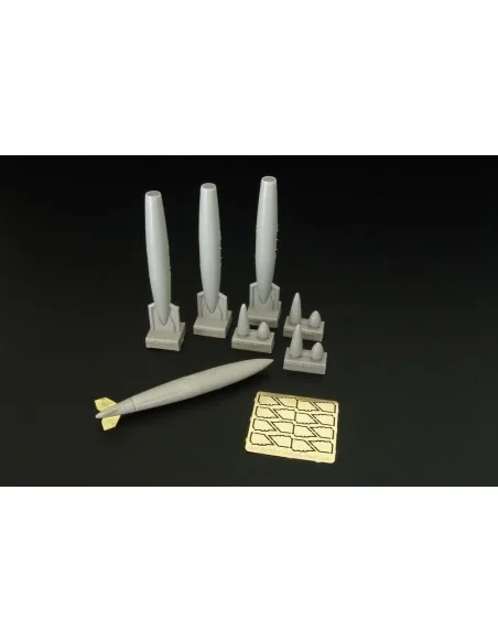 US 300gal Fuel tanks, 1/72 - Brengun BRL72161