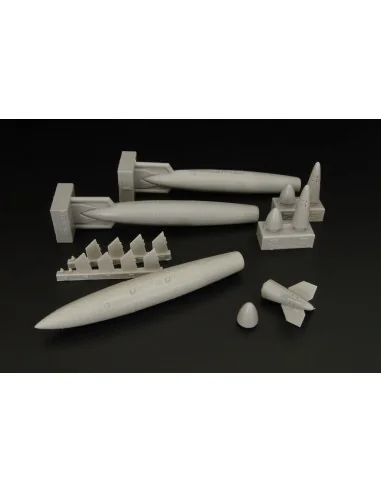 US 300gal Fuel tanks, 1/48 - Brengun BRL48105