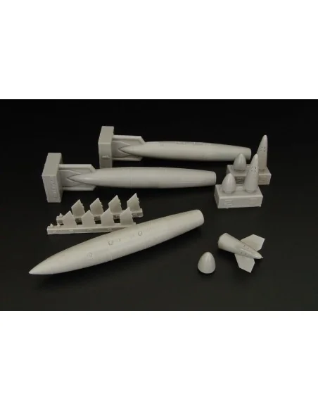 US 300gal Fuel tanks, 1/48 - Brengun BRL48105