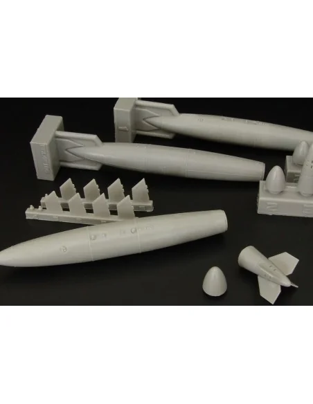 US 300gal Fuel tanks, 1/48 - Brengun BRL48105