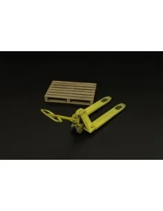 Pallet truck w- palette, 1/32 - Brengun BRL32027