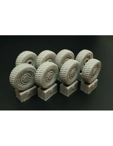 JGSDF Type 16 Wheels (Tamiya kit), 1/48 - Hauler HLX48392