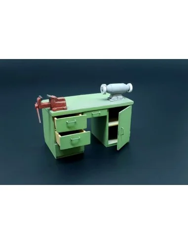 Workbench with table grinder and vise, 1/35 - Hauler HLU35116