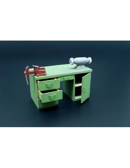 Workbench with table grinder and vise, 1/35 - Hauler HLU35116