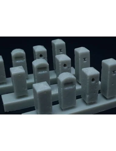 Stone bollards, 1/48 - Hauler HLX48397