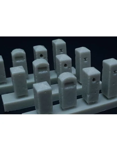 Stone bollards, 1/48 - Hauler HLX48397