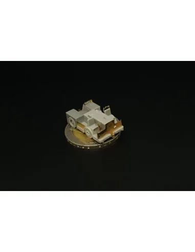 UK Flight Deck Tractor Tugmaster, 1/144 - Brengun BRS144055