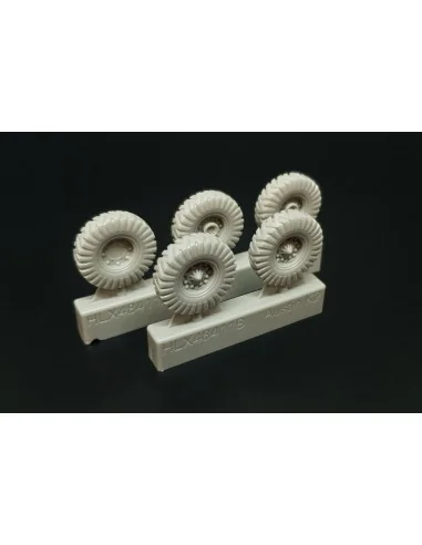 [NO_DESC] British 2-Ton 4x2 Ambulance (Austin K2) WHEELS for Tamiya...