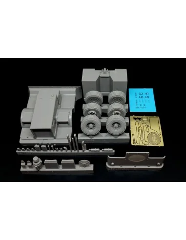 UK Flight Deck Tractor Tugmaster, 1/32 - Brengun BRL32052