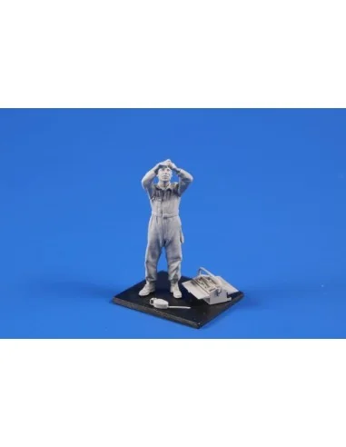 Siebel Si 204/Aero C-3 Mechanic (engine repair), 1/48 - CMK 129-F48357
