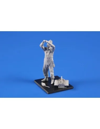 Siebel Si 204/Aero C-3 Mechanic (engine repair), 1/48 - CMK 129-F48357