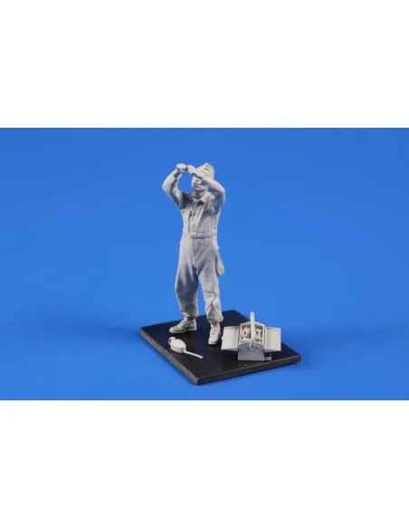 Siebel Si 204/Aero C-3 Mechanic (engine repair), 1/48 - CMK 129-F48357