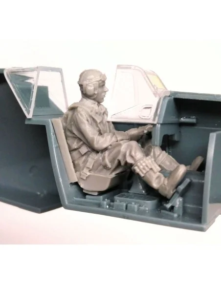 Bf 109G German Pilot, seated (for Eduard kits), 1/48 - CMK 129-F48368