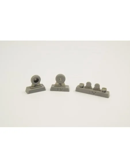 P-40 Wheels-Diamond and Hole Tread f.SH, 1/72 - CMK 129-Q72298
