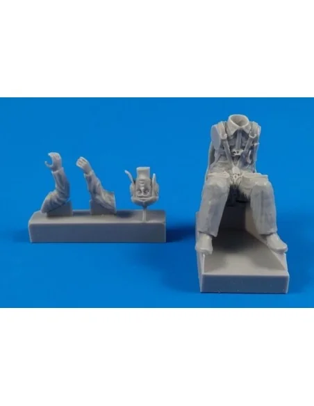 WW II Italian Fiat G-50 Sitting Pilot, 1/32 - CMK 129-F32315