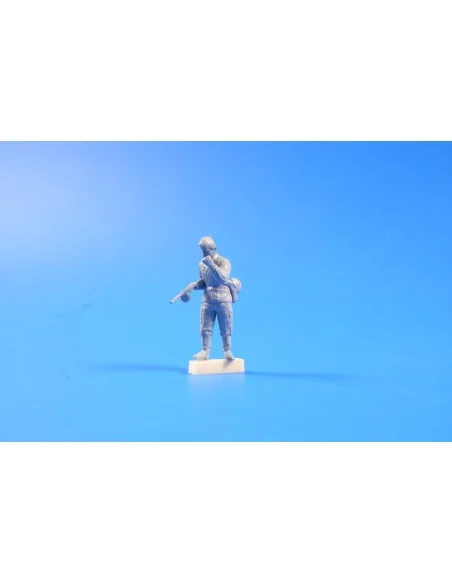 Soviet Soldier with Machinegun (1Fig.), 1/35 - CMK 129-F35225