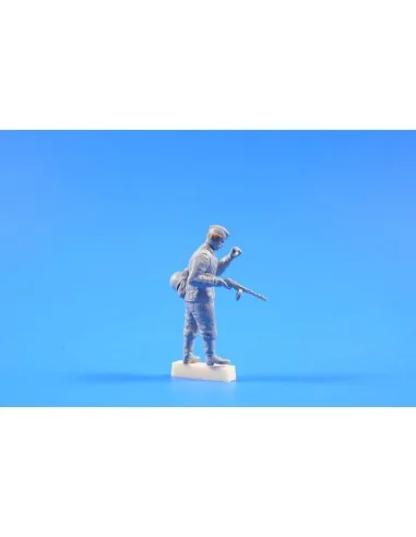 Soviet Soldier with Machinegun (1Fig.), 1/35 - CMK 129-F35225