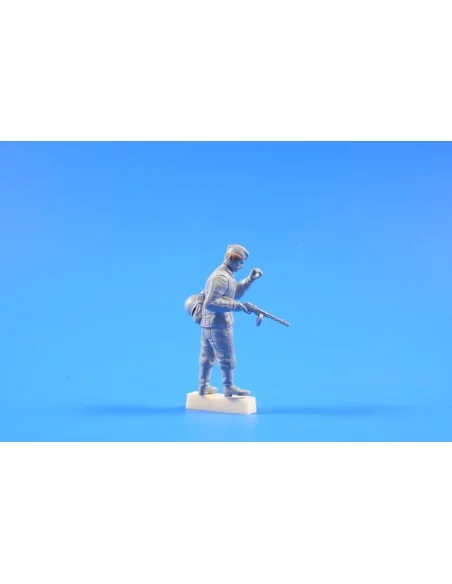 Soviet Soldier with Machinegun (1Fig.), 1/35 - CMK 129-F35225