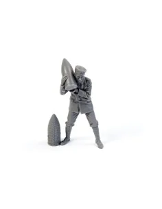German WWI Minenwerfer Crewmember Loading Shell, 1/35 - CMK 129-F35342