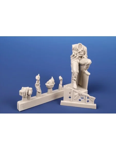 German Infantryman Carried on Hetzer 1944/45, 1/35 - CMK 129-F35370