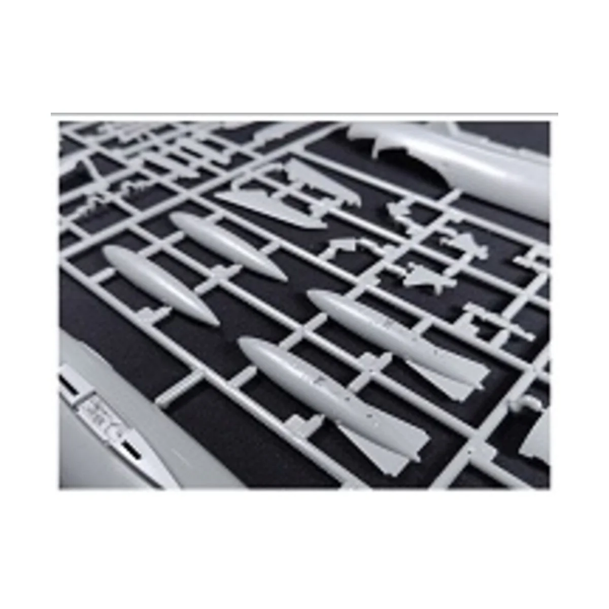 MIG-17F PLA, 1/48 - KINETIC K48164