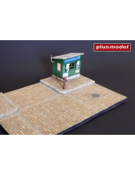 Display base – Cobblestone street intersection, 1/35 - Plus model 619