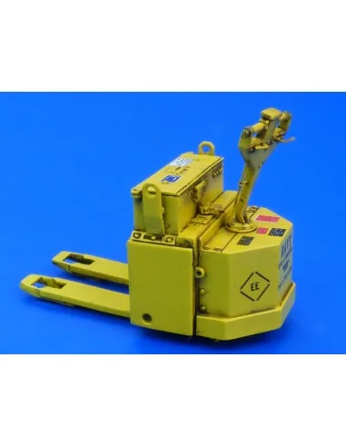 Palet Truck Blue Giant, 1/48 - Plus model 4053