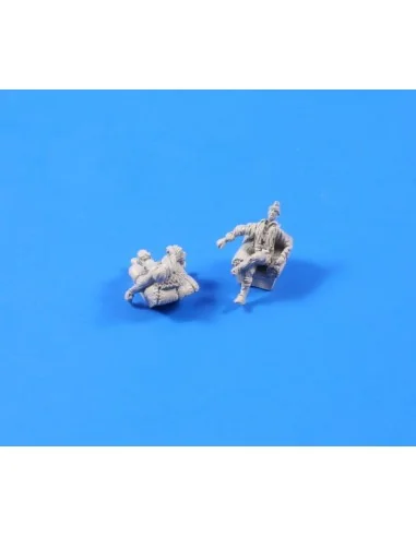 WWII German pilots at rest (2 fig), 1/72 - CMK 129-F72229