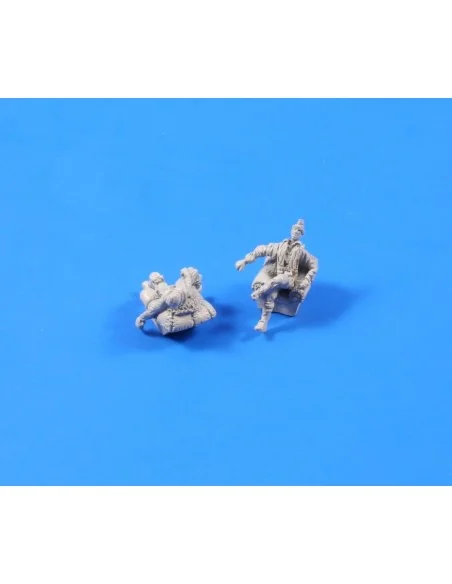 WWII German pilots at rest (2 fig), 1/72 - CMK 129-F72229